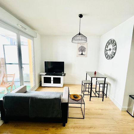Appartement Avec Place De Parking Et Piscine Villefranche-sur-Saône Exteriör bild