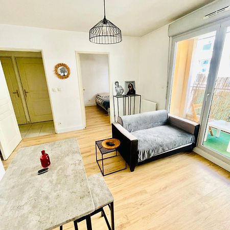 Appartement Avec Place De Parking Et Piscine Villefranche-sur-Saône Exteriör bild