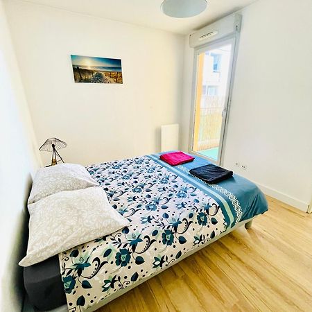 Appartement Avec Place De Parking Et Piscine Villefranche-sur-Saône Exteriör bild