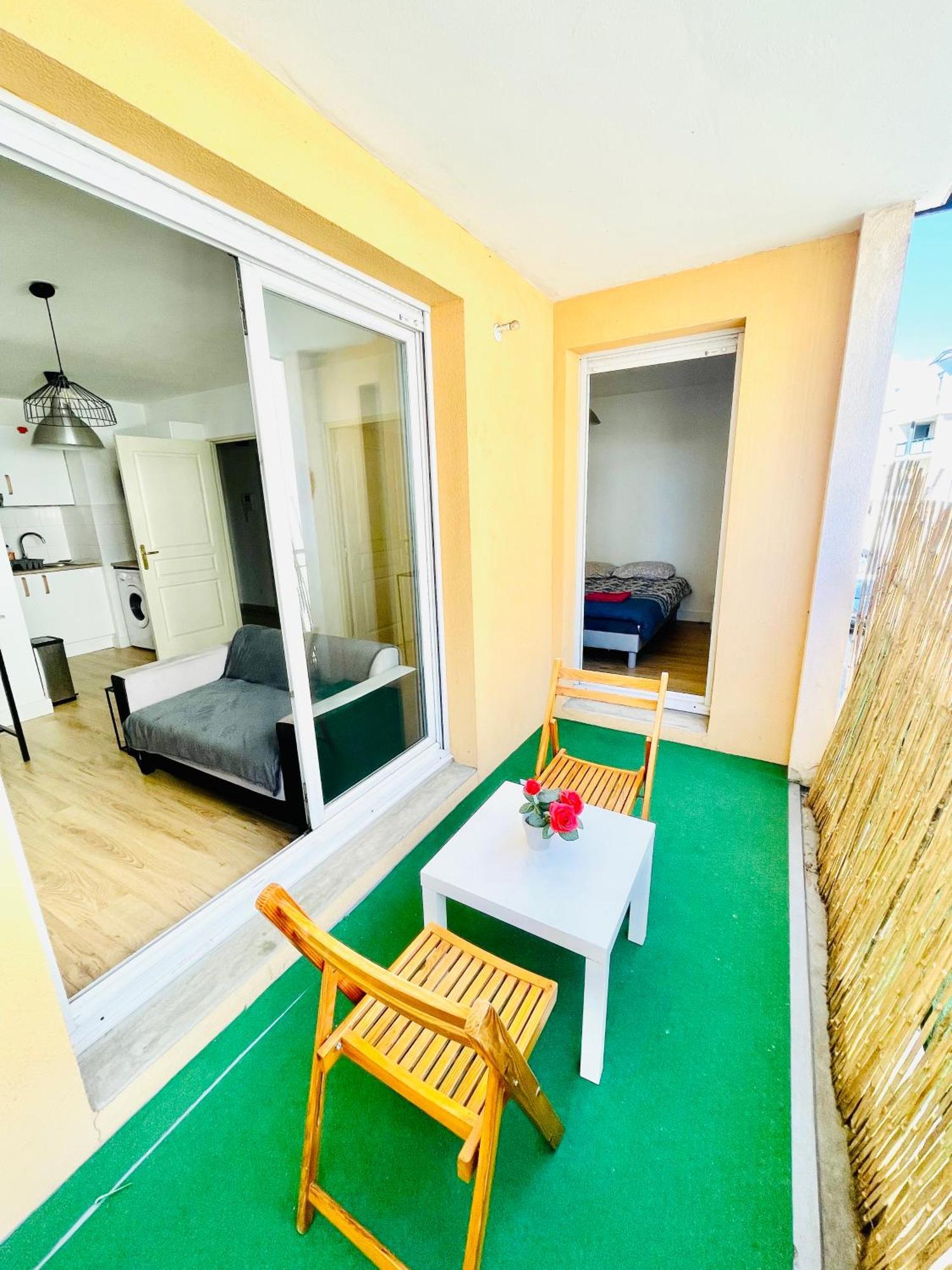 Appartement Avec Place De Parking Et Piscine Villefranche-sur-Saône Exteriör bild
