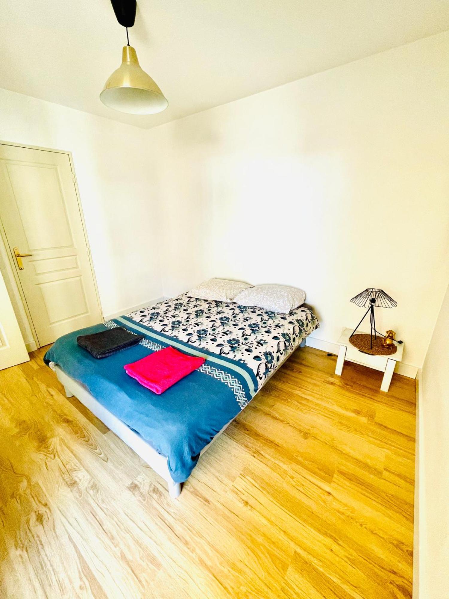 Appartement Avec Place De Parking Et Piscine Villefranche-sur-Saône Exteriör bild